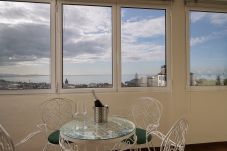 Sala de jantar com vista para o Oceano Atlântico