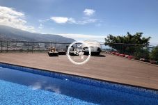 Piscina com Vista sobre toda a cidade do Funchal