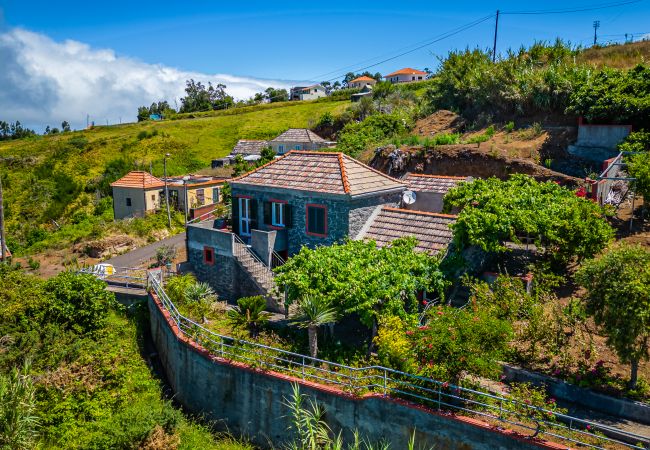 Casa rural en Ponta do Pargo - Rainbow Cottage by Madeira Sun Travel